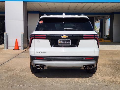 Certified 2025 Chevrolet Traverse LT FWD image 7