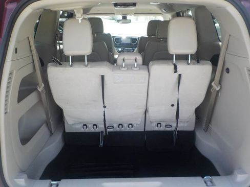 Used 2018 Chrysler Pacifica Touring-L image 20