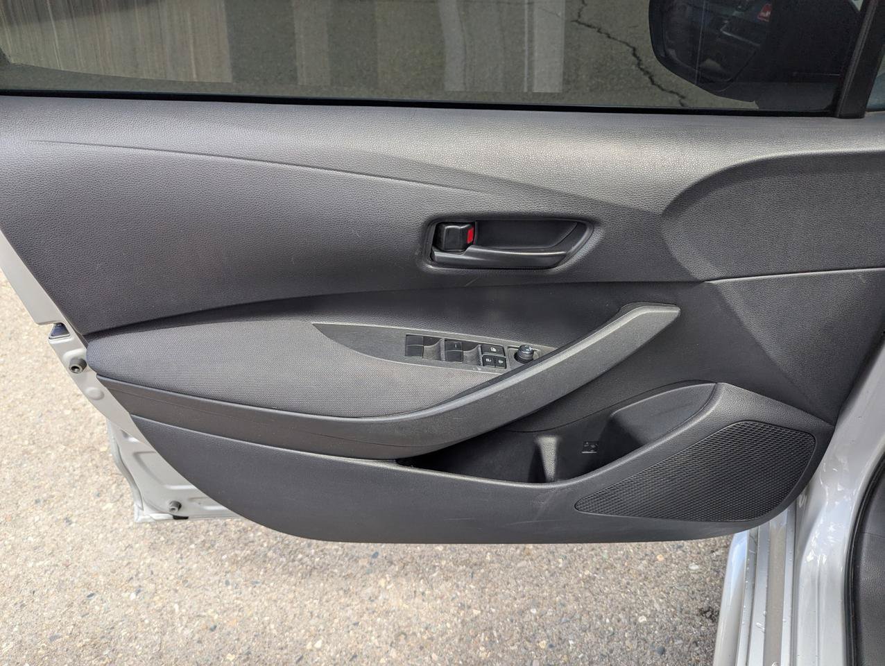 Used 2022 Toyota Corolla LE FWD image 9