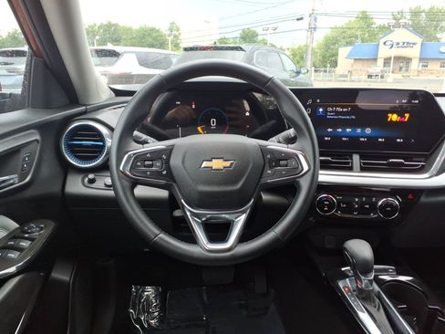 Used 2024 Chevrolet Trax LT w/ Driver Confidence Package FWD image 15