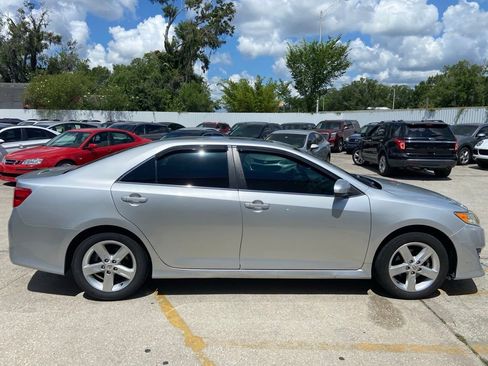 Used 2012 Toyota Camry SE FWD image 6