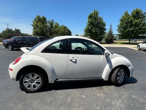 Used 2009 Volkswagen Beetle S FWD image 7