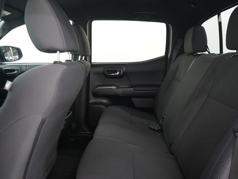 Used 2018 Toyota Tacoma TRD Off-Road AWD/4WD image 17