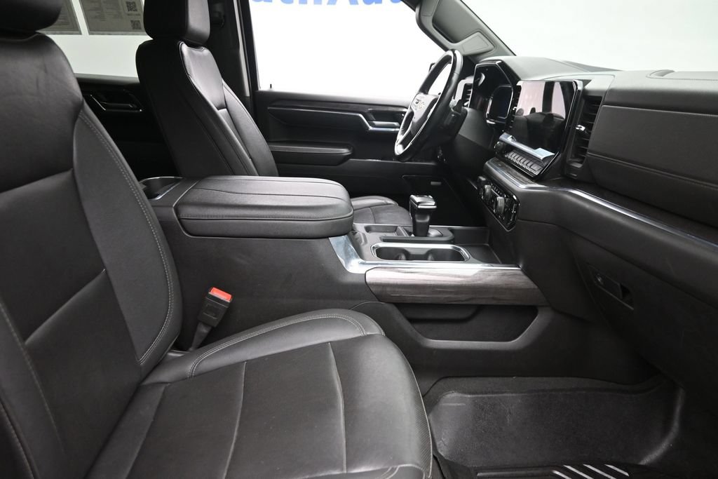 Used 2024 Chevrolet Silverado 1500 LTZ AWD/4WD image 9