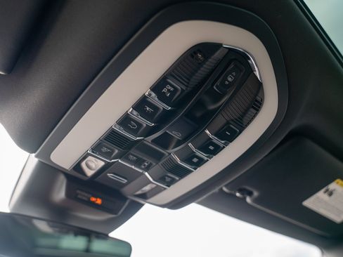 Certified 2023 Porsche Macan Turbo AWD/4WD image 21