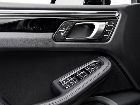 Certified 2026 Porsche Macan AWD/4WD image 11