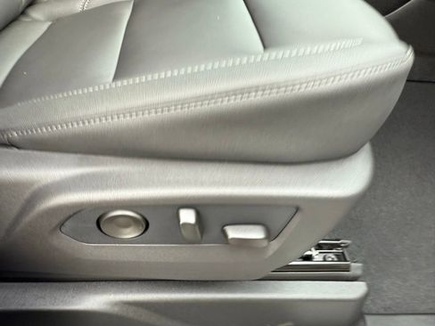 New 2026 Chevrolet Suburban LT image 13