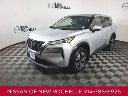 Used 2021 Nissan Rogue SV image 1