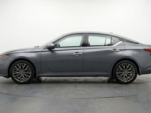 Used 2025 Nissan Altima 2.5 SV FWD image 5