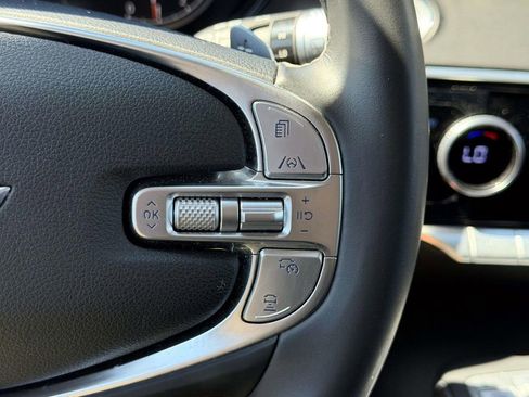 Certified 2025 Genesis GV70 2.5T AWD/4WD image 28