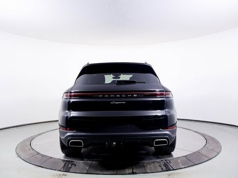 Used 2025 Porsche Cayenne image 30