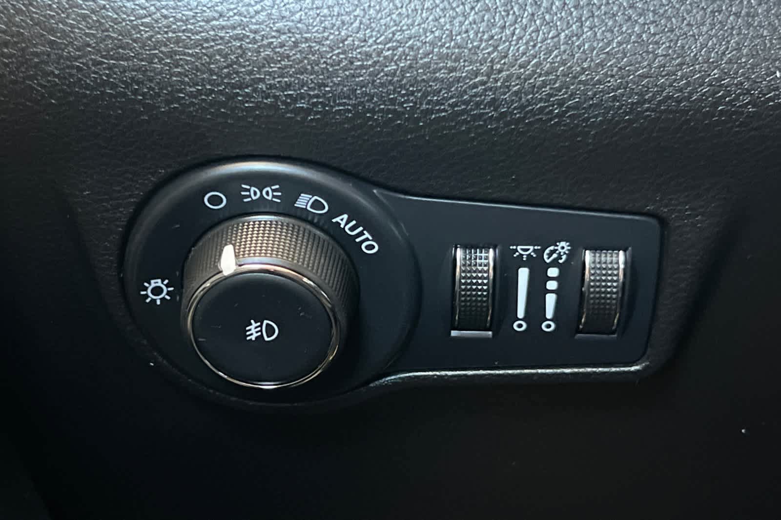 Used 2025 Jeep Compass Limited AWD/4WD image 30