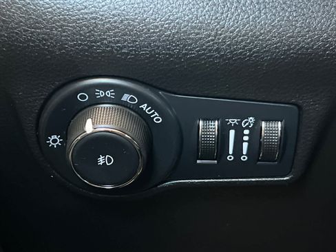 Used 2025 Jeep Compass Limited AWD/4WD image 30