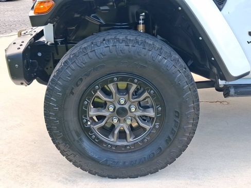 Used 2021 Jeep Wrangler Unlimited Rubicon AWD/4WD image 3