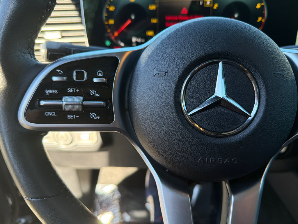 Used 2023 Mercedes-Benz GLE 350 4MATIC w/ Premium Package image 29