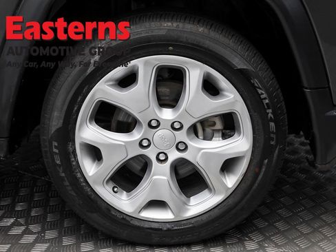 Used 2021 Jeep Compass Limited image 30