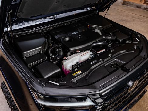 Used 2025 Lexus GX 550 w/ Accessory Package (2T) image 40