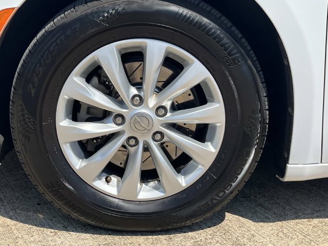 Used 2020 Chrysler Pacifica Touring w/ Advanced Safetytec Group FWD image 7
