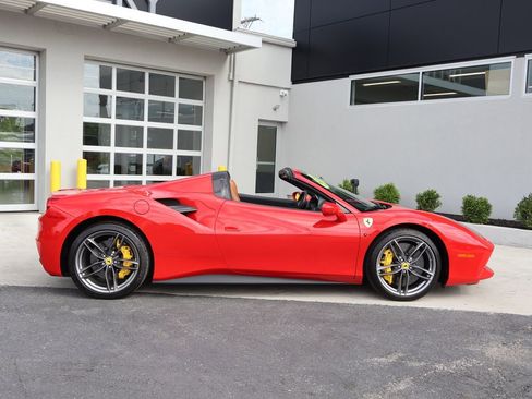 Used 2019 Ferrari 488 Spider RWD image 9