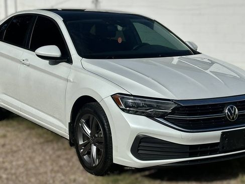 Used 2023 Volkswagen Jetta SE FWD image 5