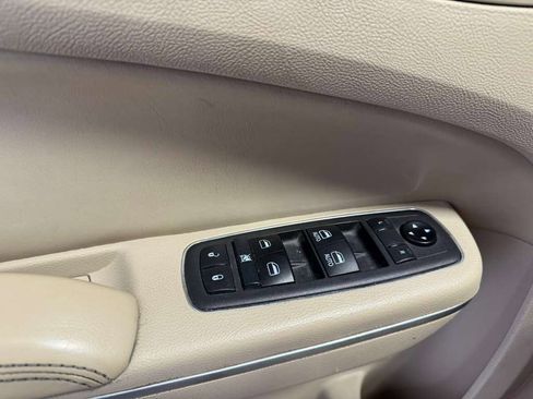 Used 2014 Chrysler 300 w/ Driver Convenience Group image 13