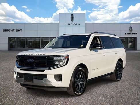 Used 2025 Ford Expedition Platinum image 2