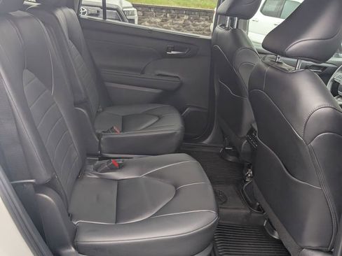 Certified 2024 Toyota Highlander XLE AWD/4WD image 20