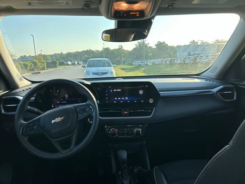 Used 2024 Chevrolet TrailBlazer LT AWD/4WD image 5