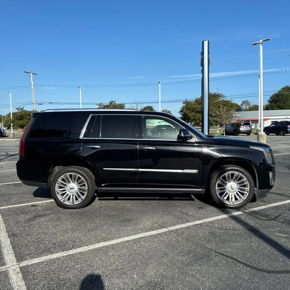 Used 2015 Cadillac Escalade Platinum AWD/4WD image 4