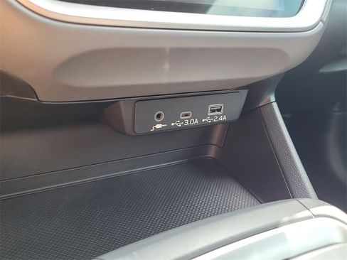 Used 2025 Subaru Crosstrek 2.0i Premium image 21