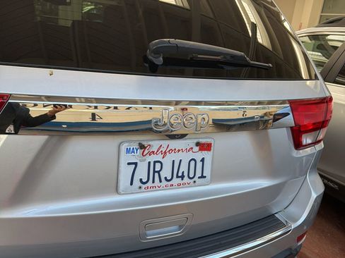 Used 2012 Jeep Grand Cherokee Limited w/ Trailer Tow Group AWD/4WD image 8