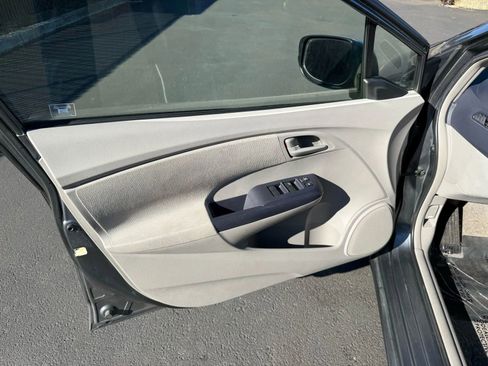Used 2010 Honda Insight LX image 9