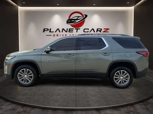 Used 2022 Chevrolet Traverse LT FWD image 2