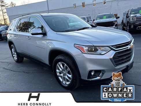 Used 2021 Chevrolet Traverse LT image 1