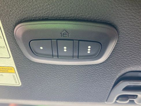 Used 2023 Jeep Wrangler Unlimited Sahara AWD/4WD image 28