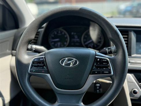 Used 2018 Hyundai Elantra SEL FWD image 10