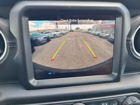 Used 2023 Jeep Wrangler Unlimited Sahara AWD/4WD image 19