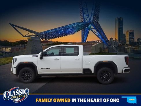 Used 2024 GMC Sierra 2500 AT4 w/ AT4 Premium Plus Package AWD/4WD image 4