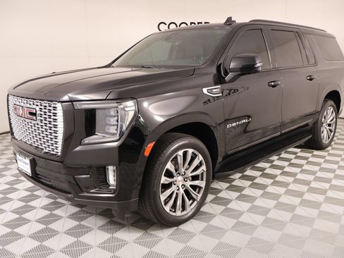 Used 2021 GMC Yukon XL Denali w/ Advanced Technology Package AWD/4WD image 11