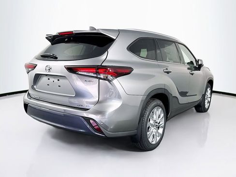 New 2026 Toyota Highlander Limited image 9