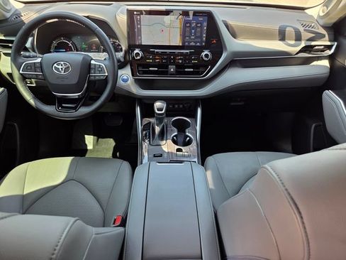 Used 2020 Toyota Highlander Platinum AWD/4WD image 14