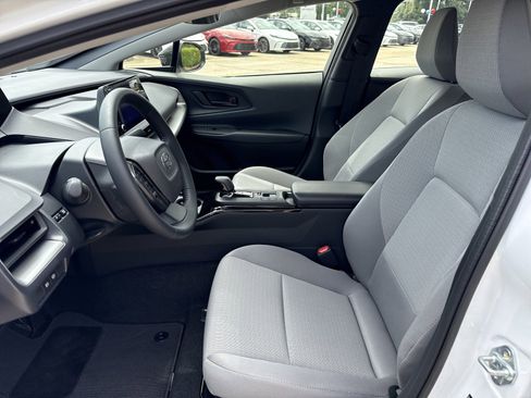Used 2025 Toyota Prius LE image 11