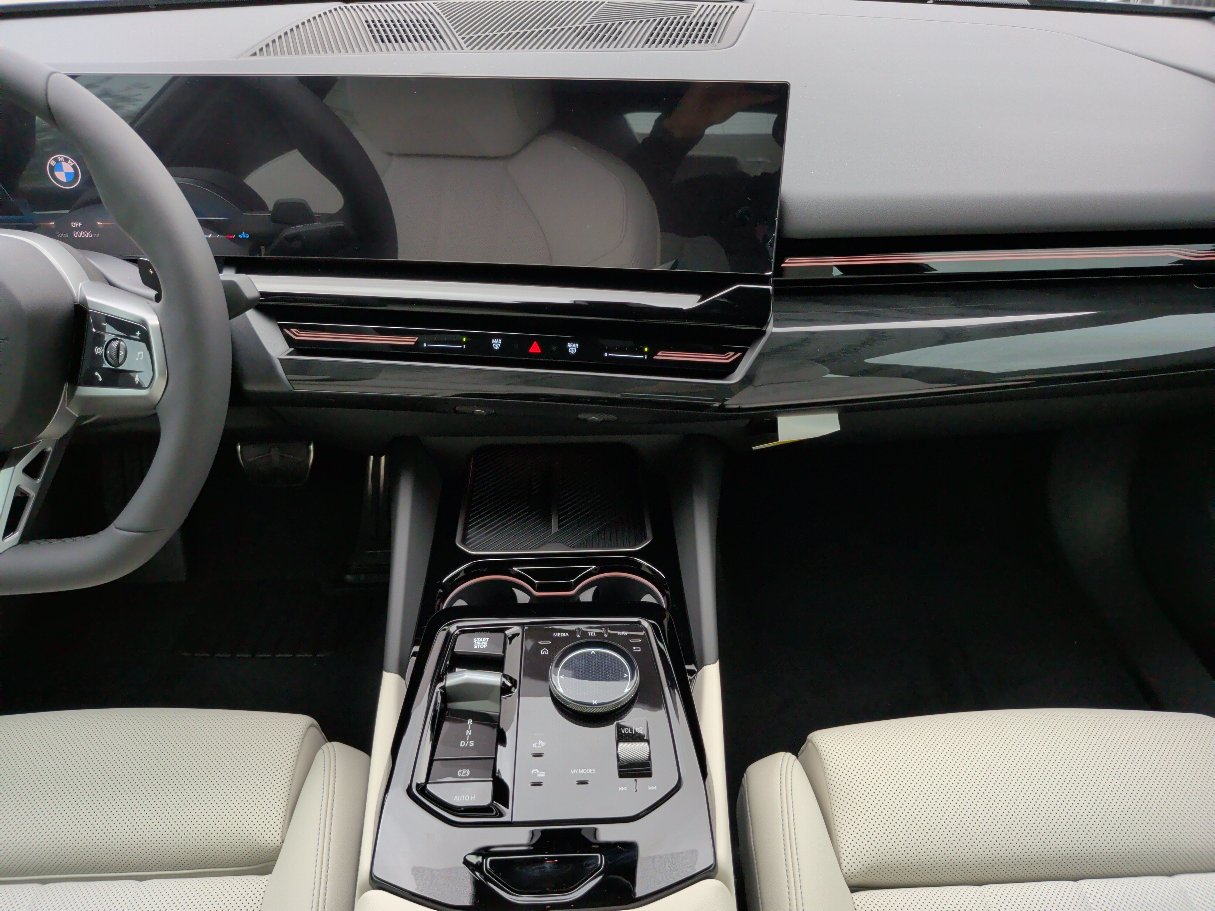 Certified 2026 BMW 530i xDrive w/ M Sport Package AWD/4WD image 34