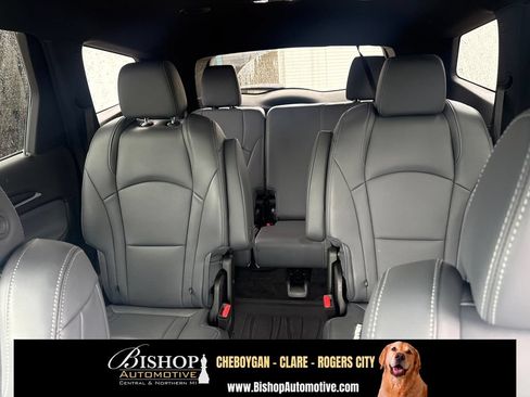 Used 2023 Buick Enclave Essence w/ LPO, Floor Liner Package AWD/4WD image 6