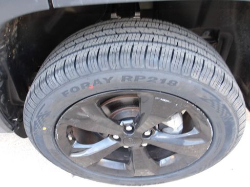 Used 2021 Jeep Cherokee Latitude Plus FWD image 43