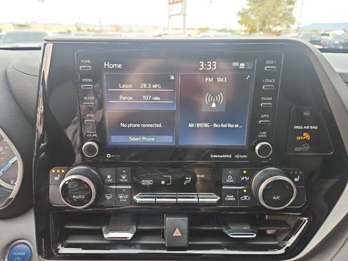 Used 2021 Toyota Highlander XLE image 17