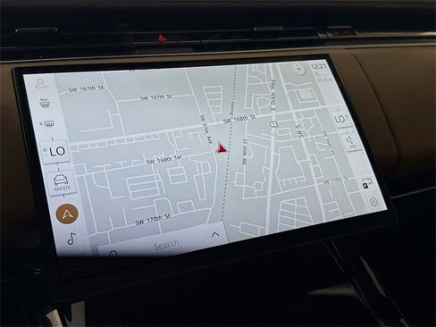 Used 2024 Land Rover Range Rover Sport SE image 16