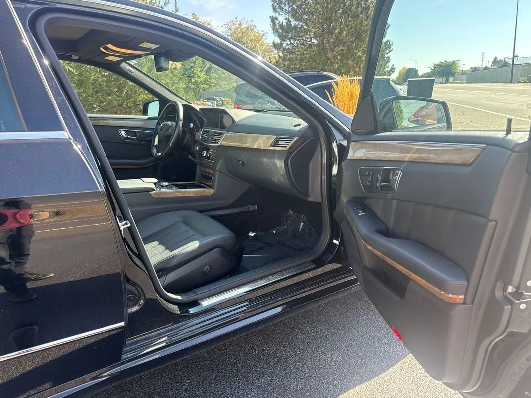 Used 2011 Mercedes-Benz E 550 4MATIC Sedan w/ Premium 2 Pkg image 44