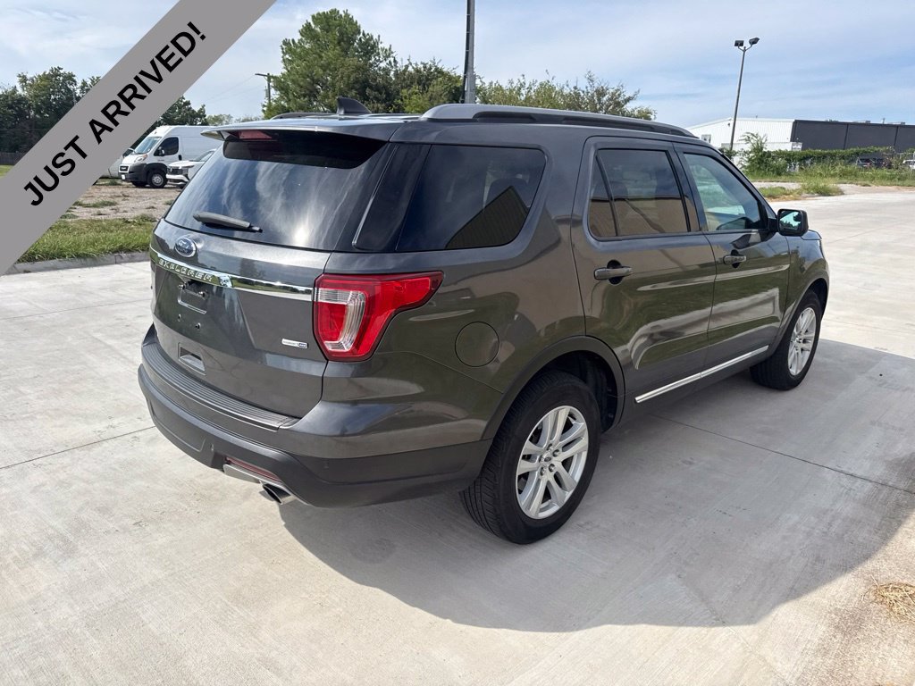 Used 2018 Ford Explorer XLT AWD/4WD image 5