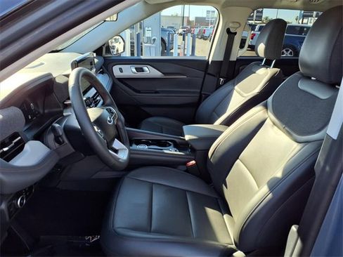 Used 2025 Ford Explorer Active w/ Active Comfort Package image 17